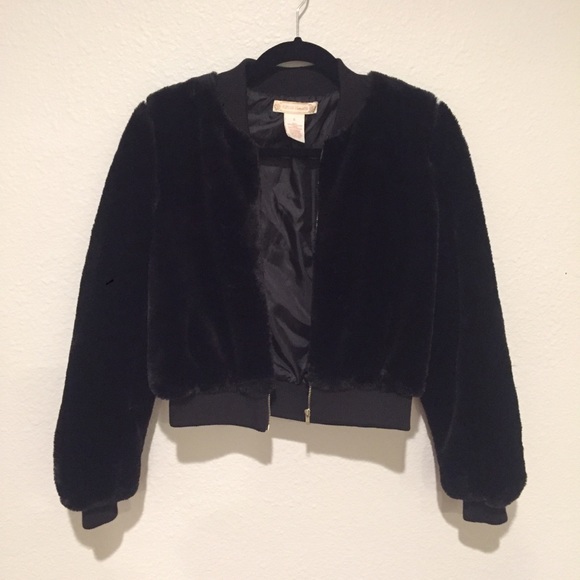 Brandy Melville Jackets & Blazers - *last chance* Black fuzzy bomber jacket
